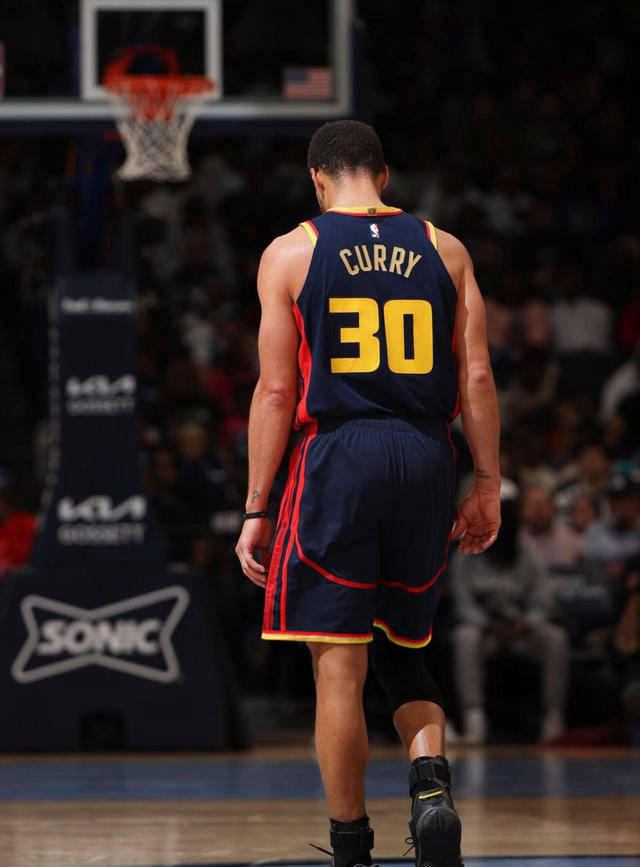 半岛官网入口-关于勇士全明星库里受伤，或将缺席多场比赛的信息