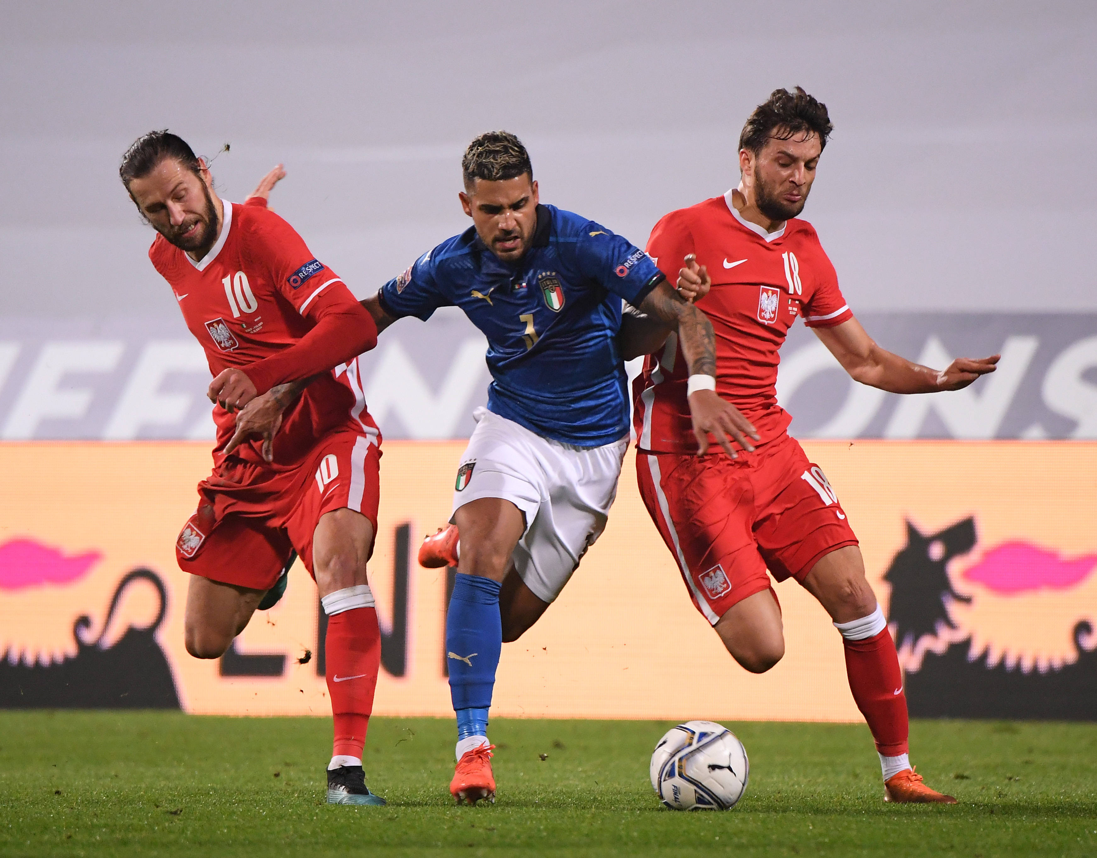 半岛体育官网登录-拼尽全力！欧洲杯预选赛赛场上摧枯拉朽的简单介绍